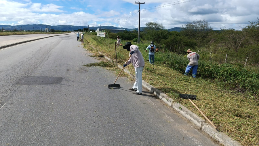 A Secretaria de Infraestrutura (Seinfra) está realizando, um mutirão de limpeza