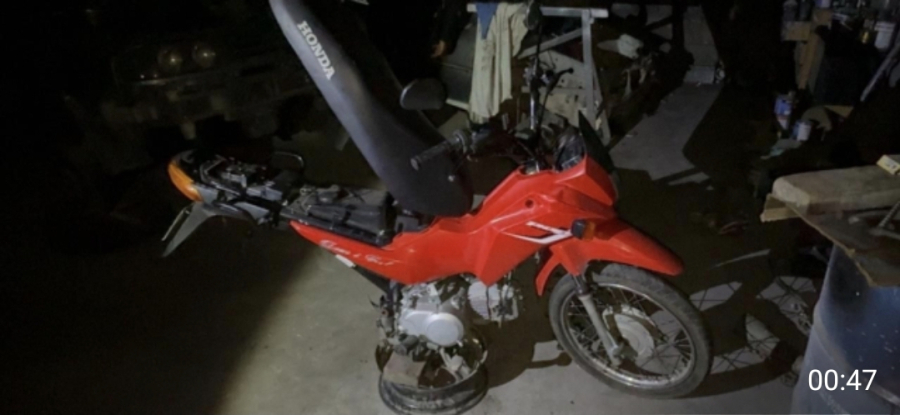 Polícia Militar recupera moto furtada e apreende armas em Delmiro Gouveia