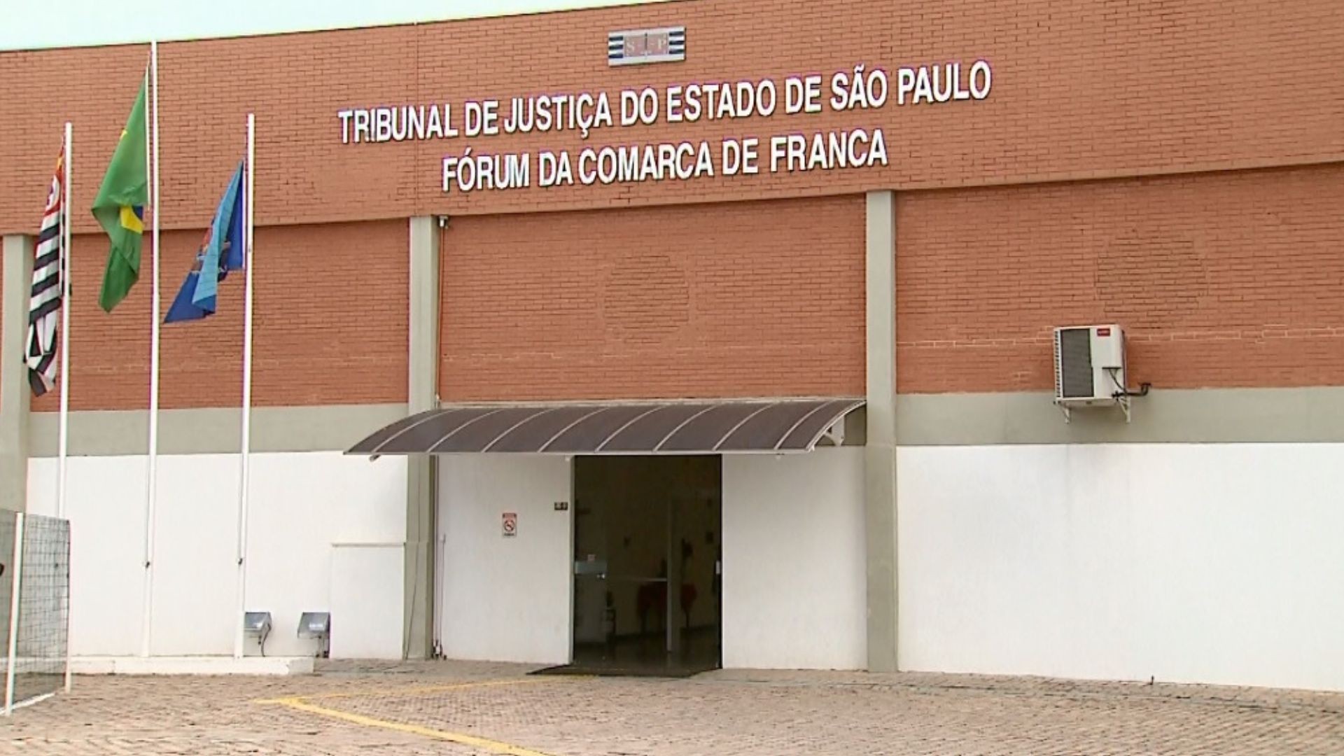 Morador de rua é absolvido após ficar 30 dias preso injustamente por furto no interior de SP