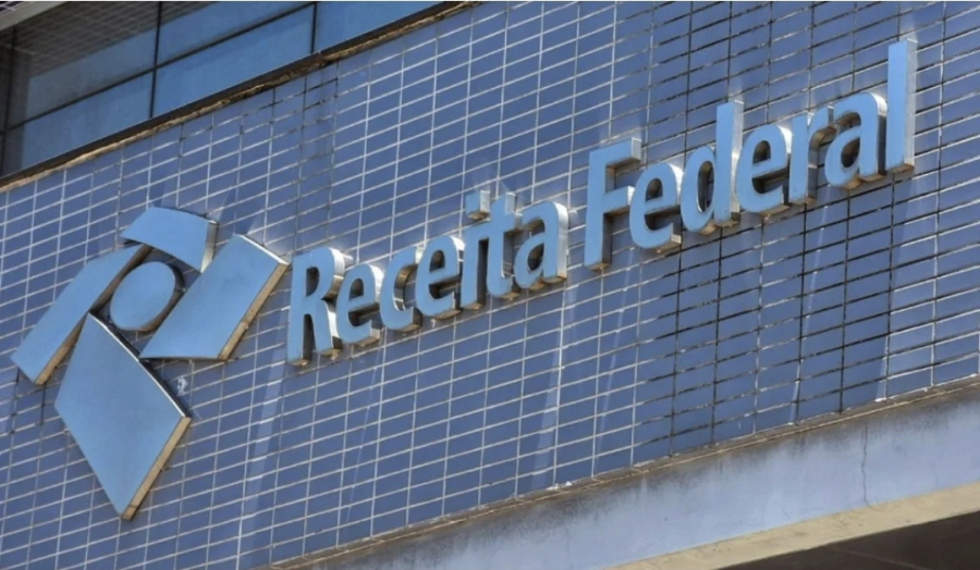 Receita Federal suspenderá todas as contas bancárias e cartões de crédito dos contribuintes na base de dados