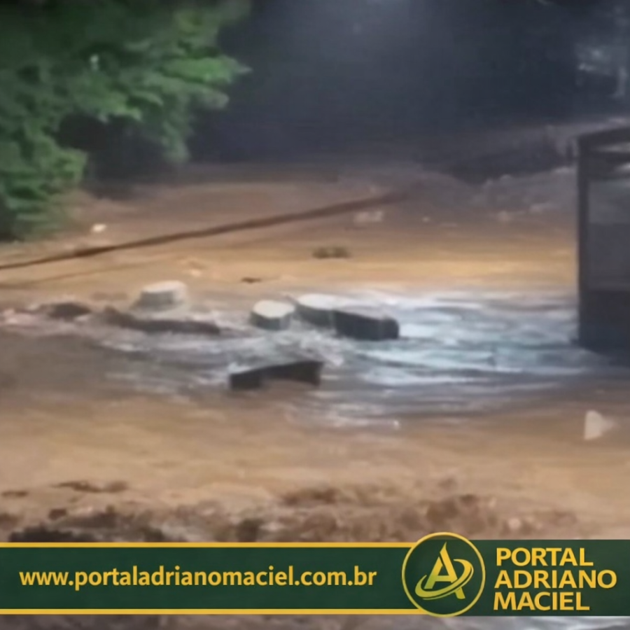 UBA e Juiz de Fora - MG. Caixões são levados pela enxurrada.