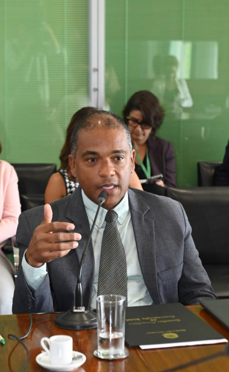 Clayton Santos apresenta na Câmara proposta de programa de capacitação em comunicação para câmaras municipais do Brasil