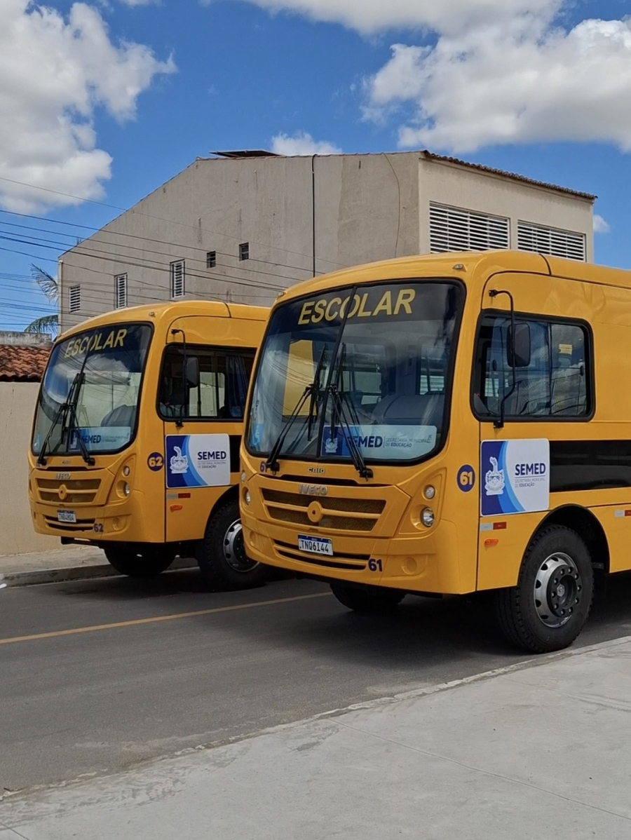 Prefeita Ziane Costa promove encontro com moradores da Área Verde e entrega novos ônibus escolares nesta sexta (17)